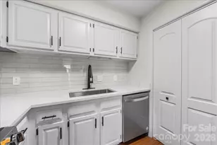 1612 Sharon Rd W, Charlotte, NC 28210 - Photo 14