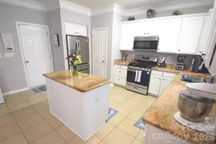 608 Wrayhill Dr, Charlotte, NC 28262 - Photo 12