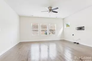 3941 Woodland View Dr, Charlotte, NC 28215 - Photo 8