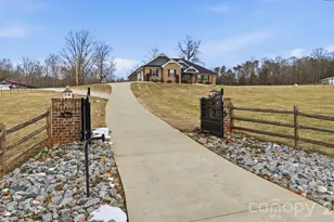 1370 Null Rd, Lincolnton, NC 28092 - Photo 2