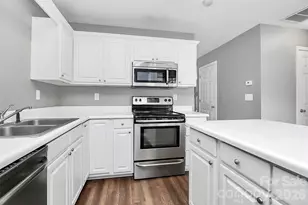 10739 Holly Ridge Blvd, Charlotte, NC 28216 - Photo 16