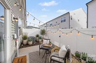 3132 Hutton Gdns Ln, Charlotte, NC 28269 - Photo 2