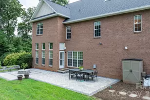 1221 Willow Creek Dr, Newton, NC 28658 - Photo 2