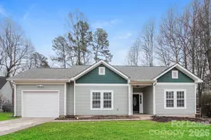 8304 Highlander Ct, Charlotte, NC 28269 - Photo 2