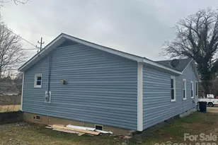 1323 7th St, Statesville, NC 28677 - Photo 2