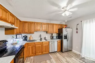 1491 20th Ave NE, Hickory, NC 28601 - Photo 8