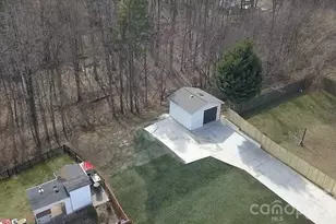 3819 Raintree Dr, Greensboro, NC 27407 - Photo 16