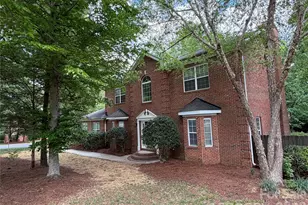 4926 Ardenwoods Dr, Charlotte, NC 28215 - Photo 2