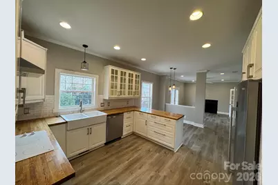 4926 Ardenwoods Drive, Charlotte, NC 28215 - Photo 8