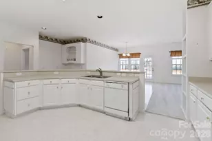 10929 Sycamore Club Dr, Mint Hill, NC 28227 - Photo 8