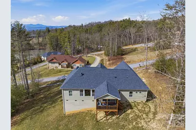 258 Crystal Heights Drive, Hendersonville, NC 28739 - Photo 2