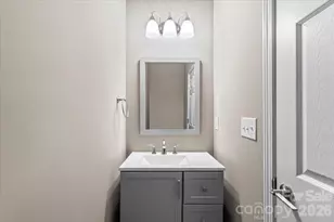 1033 12th Ave Dr NW, Hickory, NC 28601 - Photo 14