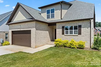 1033 12th Avenue Drive NW, Hickory, NC 28601 - Photo 2