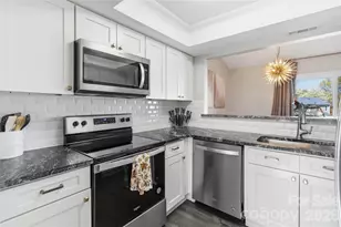 9400 S Vicksburg Park Ct, Charlotte, NC 28210 - Photo 10