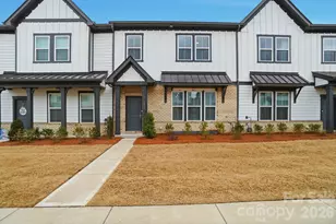 8928 Morning Mist Rd, Charlotte, NC 28215 - Photo 2