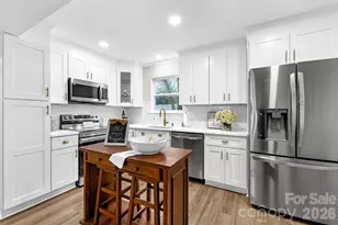 8201 Meadowdale Ln, Charlotte, NC 28227 - Photo 12