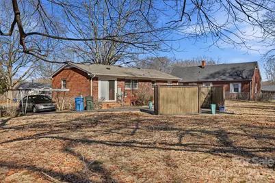 324 17th Avenue NE, Hickory, NC 28601 - Photo 8