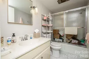 8 Lakemoor Ln, Hendersonville, NC 28739 - Photo 10