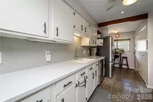 8 Lakemoor Ln, Hendersonville, NC 28739 - Photo 16