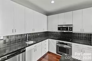333 W Trade St, Charlotte, NC 28202 - Photo 4