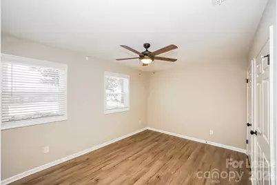 305 Camelot Drive, Statesville, NC 28625 - Photo 10