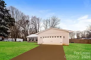 305 Camelot Dr, Statesville, NC 28625 - Photo 4