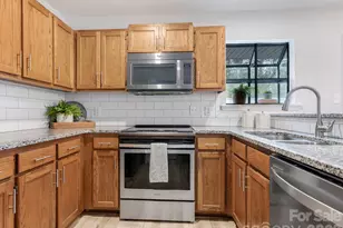 9453 Kings Falls Dr, Charlotte, NC 28210 - Photo 8