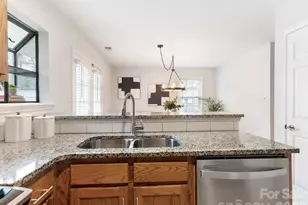 9453 Kings Falls Dr, Charlotte, NC 28210 - Photo 10