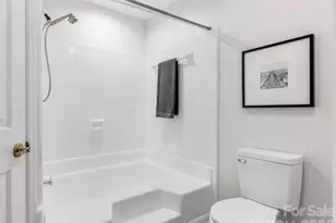 9453 Kings Falls Dr, Charlotte, NC 28210 - Photo 18