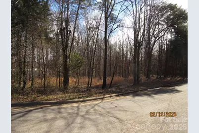 880 W 25th Street, Newton, NC 28658 - Photo 2