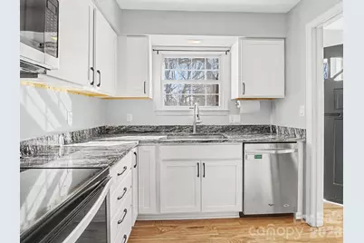 1409 Kensington Road #B-4, Hendersonville, NC 28791 - Photo 8