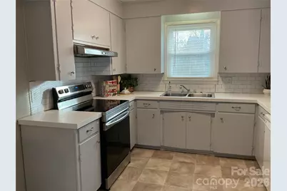 2132 14th Avenue Drive NE, Hickory, NC 28601 - Photo 2