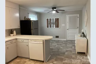 2132 14th Avenue Drive NE, Hickory, NC 28601 - Photo 4