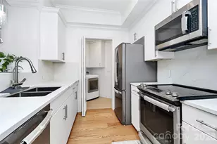 300 W 5th St, Charlotte, NC 28202 - Photo 2