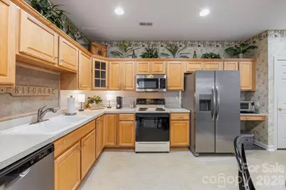 8368 Windsor Ridge Drive, Charlotte, NC 28277 - Photo 4