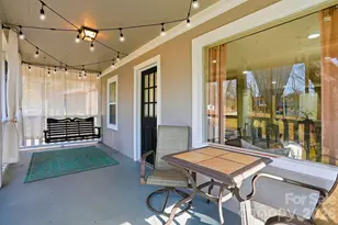 326 Lyndhurst Dr, Hendersonville, NC 28971 - Photo 2