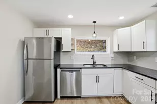 326 Lyndhurst Dr, Hendersonville, NC 28971 - Photo 12