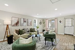 326 Lyndhurst Dr, Hendersonville, NC 28971 - Photo 8