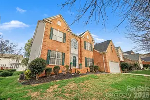 15548 Donnington Dr, Charlotte, NC 28277 - Photo 2