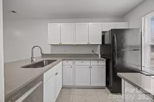 4051 Briarhill Dr, Charlotte, NC 28215 - Photo 6