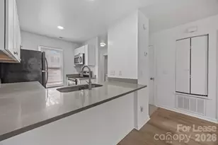 4051 Briarhill Dr, Charlotte, NC 28215 - Photo 10