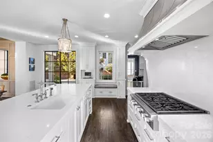 1438 Queens Rd W, Charlotte, NC 28207 - Photo 16