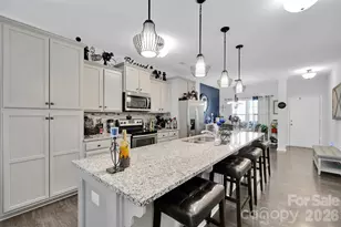 2527 Courtland Dr, Clover, SC 29710 - Photo 8