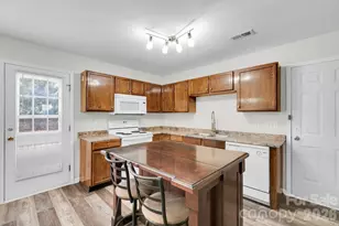 10018 Meadowmead Ct, Charlotte, NC 28273 - Photo 8