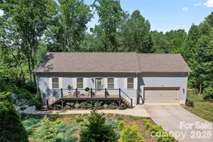 136 Huntington Ln, Mooresville, NC 28117 - Photo 2