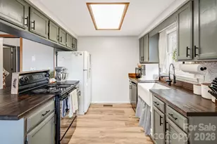 1330 Maple Spgs Dr, Waynesville, NC 28785 - Photo 12