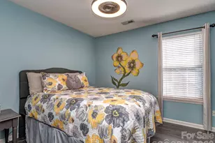 4522 Brownes Ferry Rd, Charlotte, NC 28269 - Photo 20