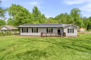 219 Breezewood Dr, Charlotte, NC 28262 - Photo 2