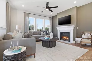 467 Nash St, Fort Mill, SC 29715 - Photo 2