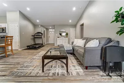 5519 Waverly Lynn Lane, Charlotte, NC 28269 - Photo 8